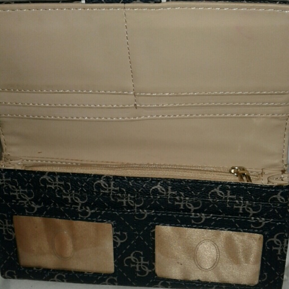 GUESS - Picture 3 of 5